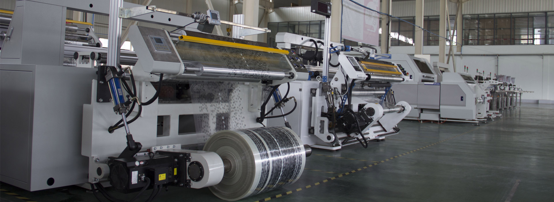 可以按照用戶要求設計為大傾角或移動式，輸送量輸送量可達3000t/h